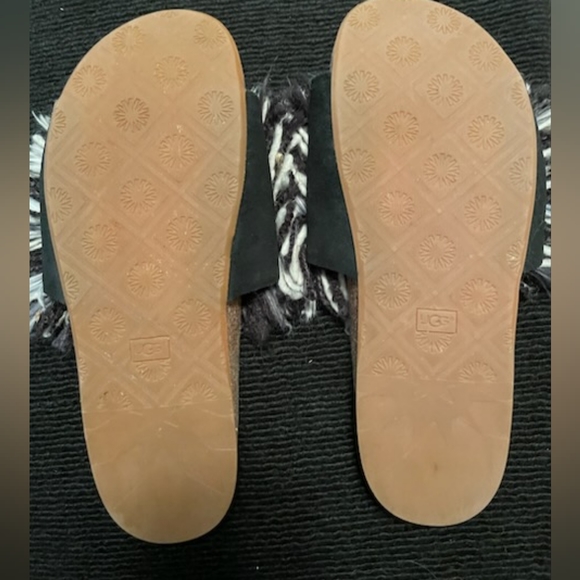 UGG Sandels - Picture 2 of 2